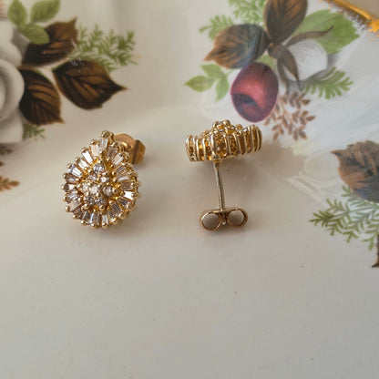 Vintage 14k gold diamond stud earrings pear