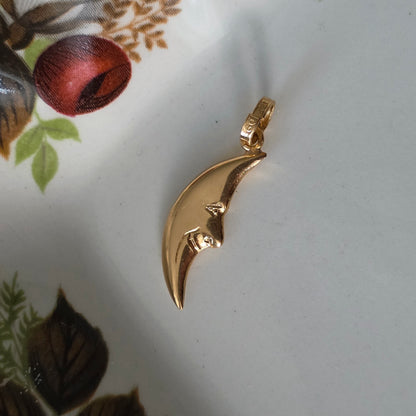 Vintage 18k gold moon pendant