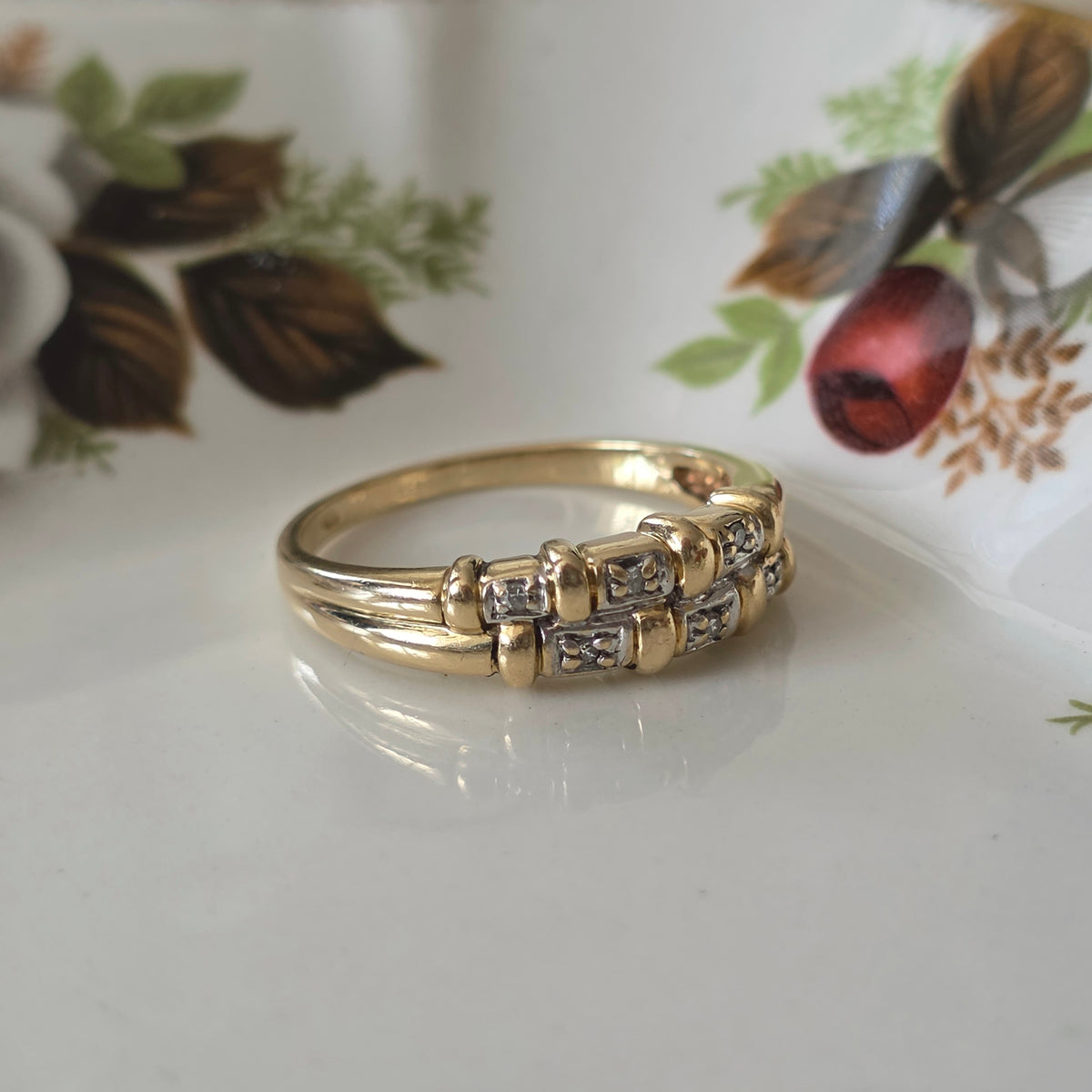Vintage 14k gold ring with diamonds