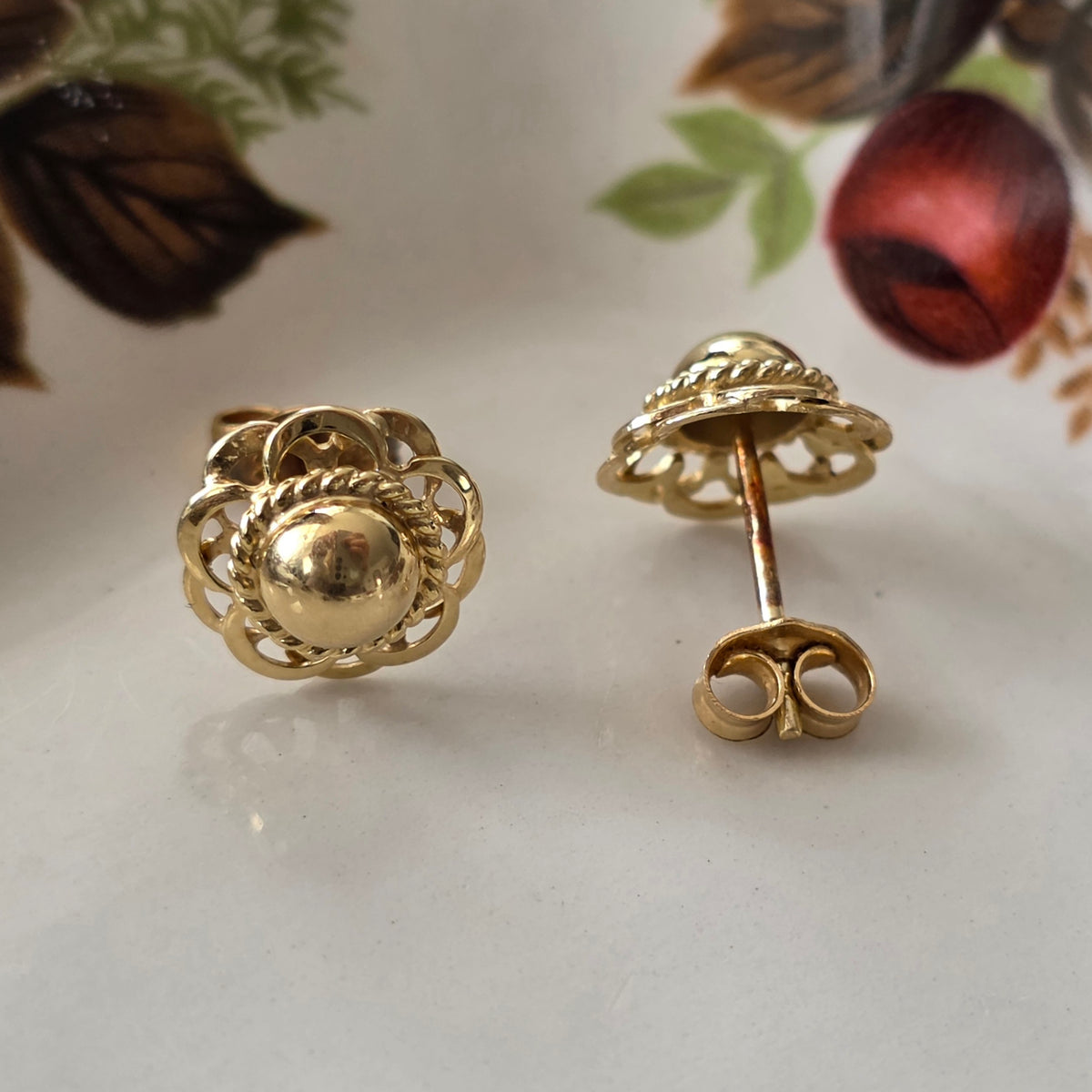 Vintage 14k gouden oorstekers zeeuwse knop