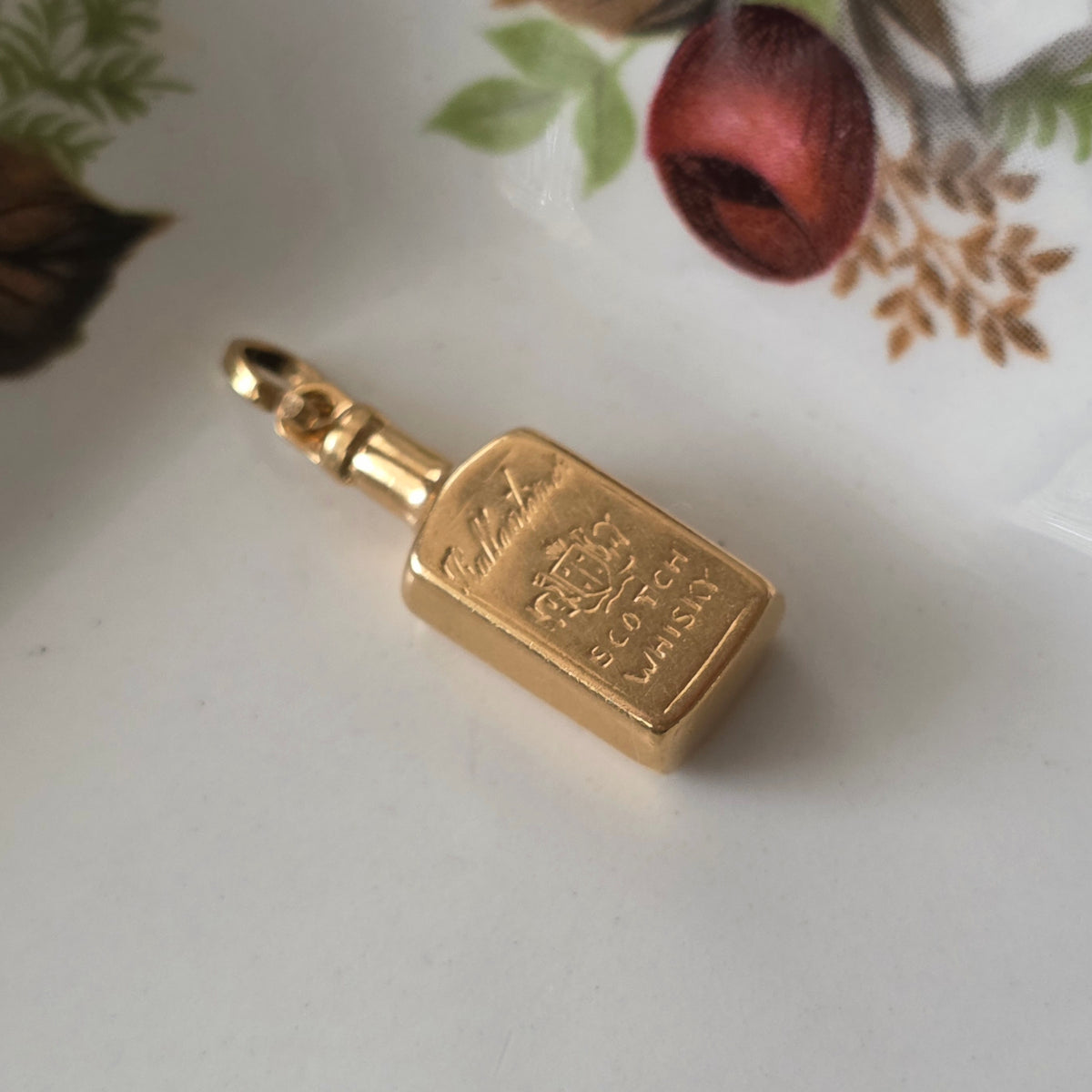 Vintage 18k gouden hanger whisky fles