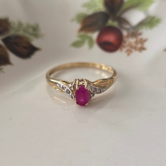Vintage 10k ring met diamant en robijn
