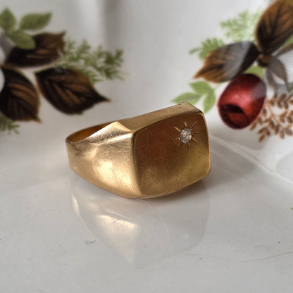Vintage 18k gold signet ring white quartz