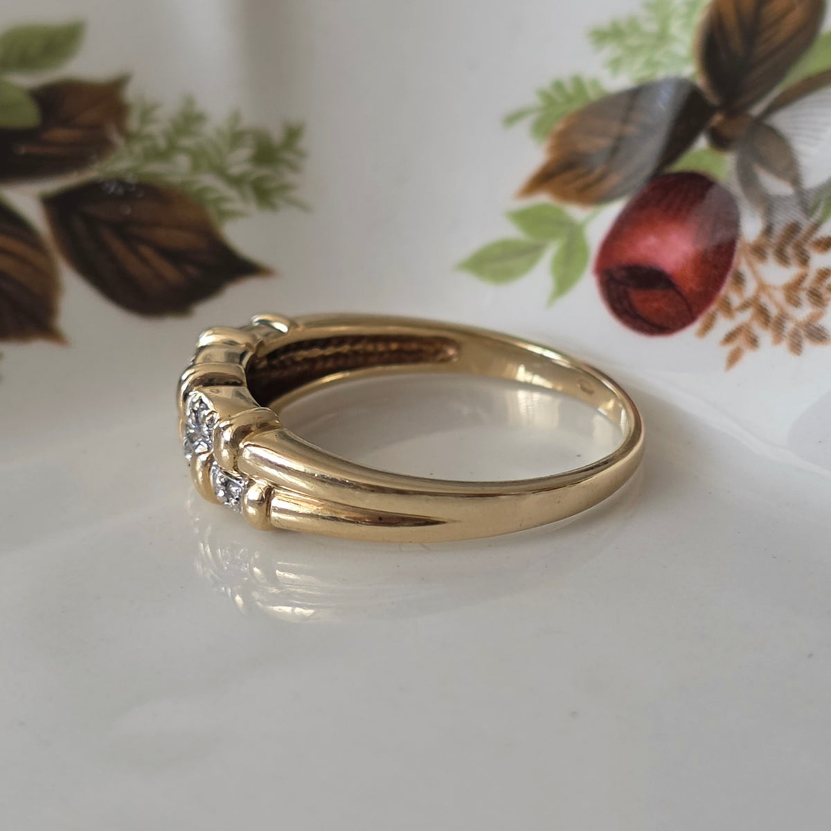 Vintage 14k gold ring with diamonds