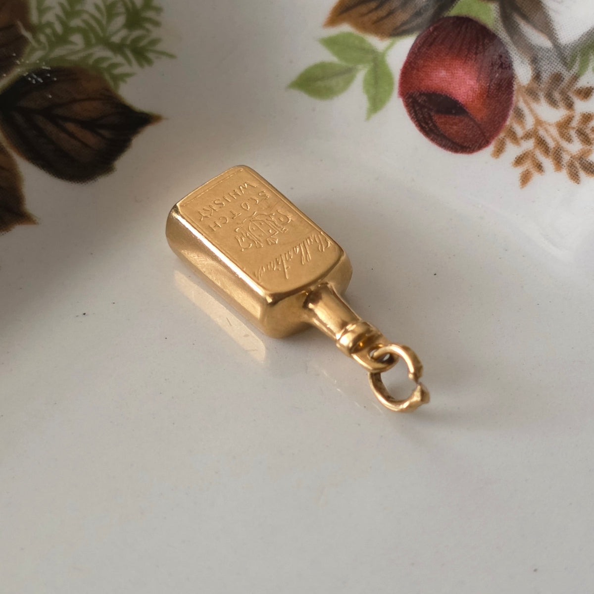 Vintage 18k gouden hanger whisky fles