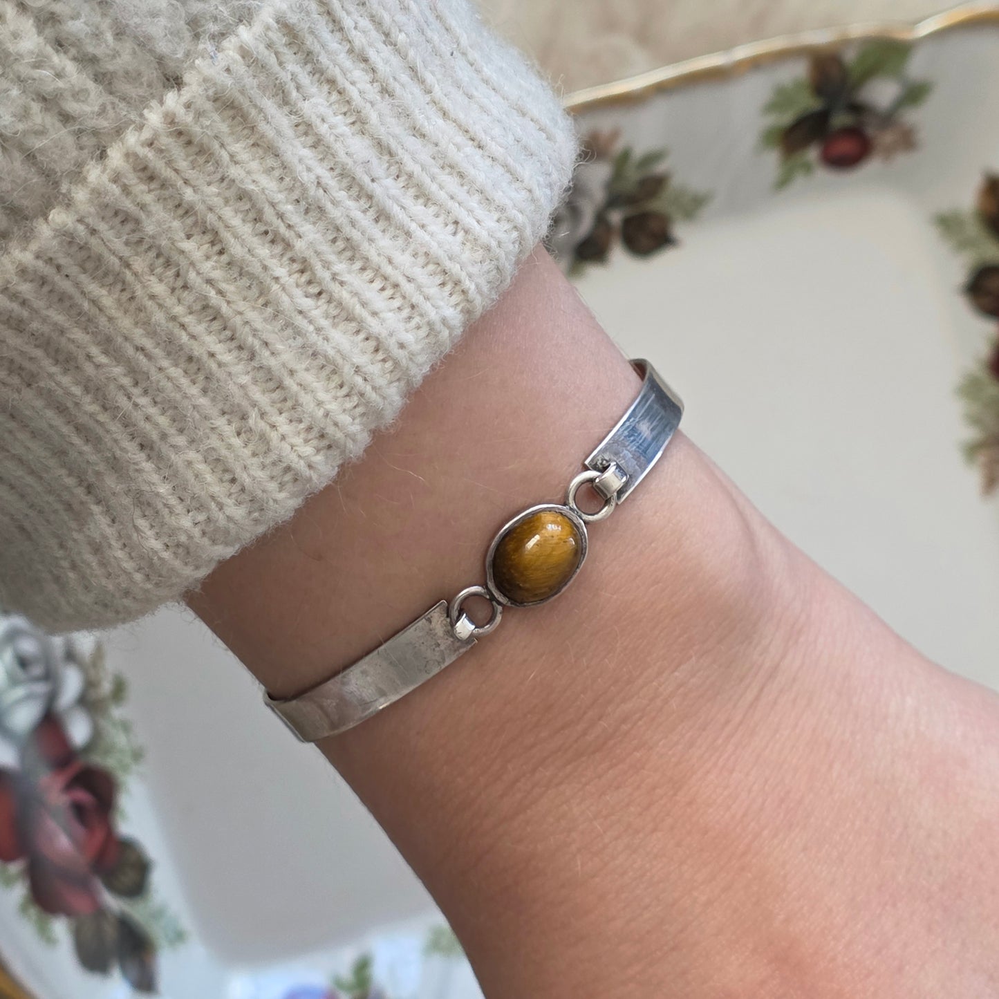 Vintage zilveren bangle tijgeroog