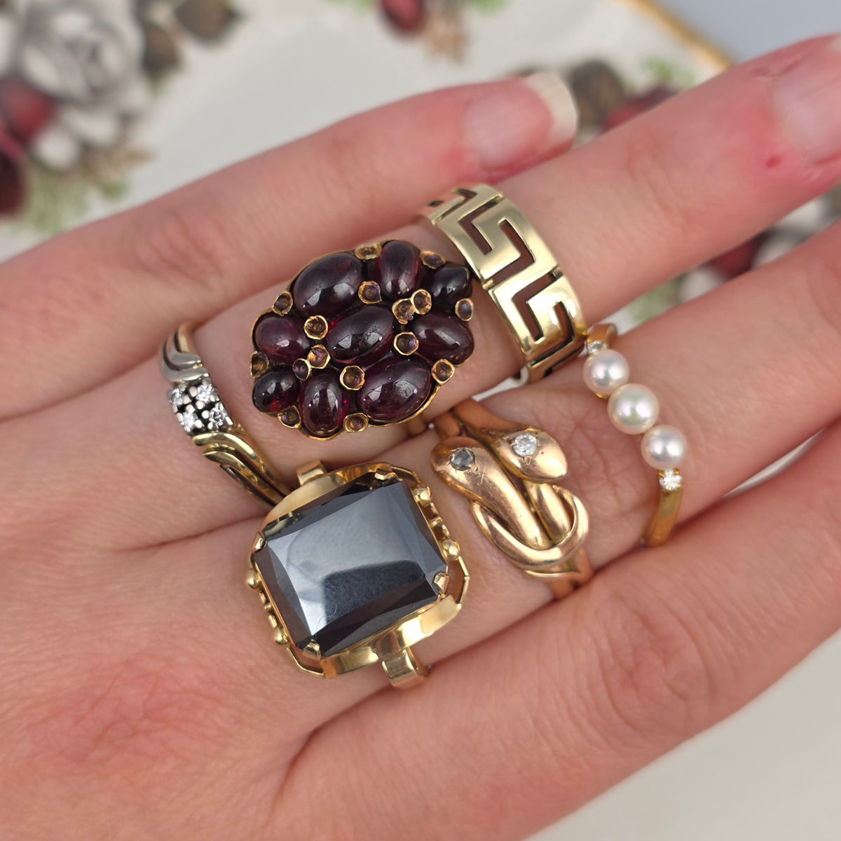 Vintage 14k gold meander ring