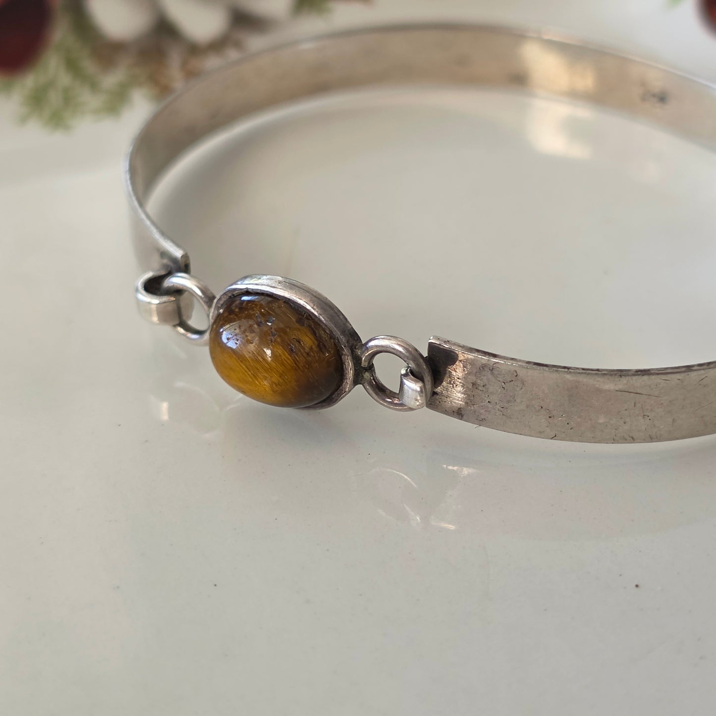 Vintage zilveren bangle tijgeroog