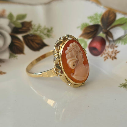 Vintage 14k gold ring with cameo