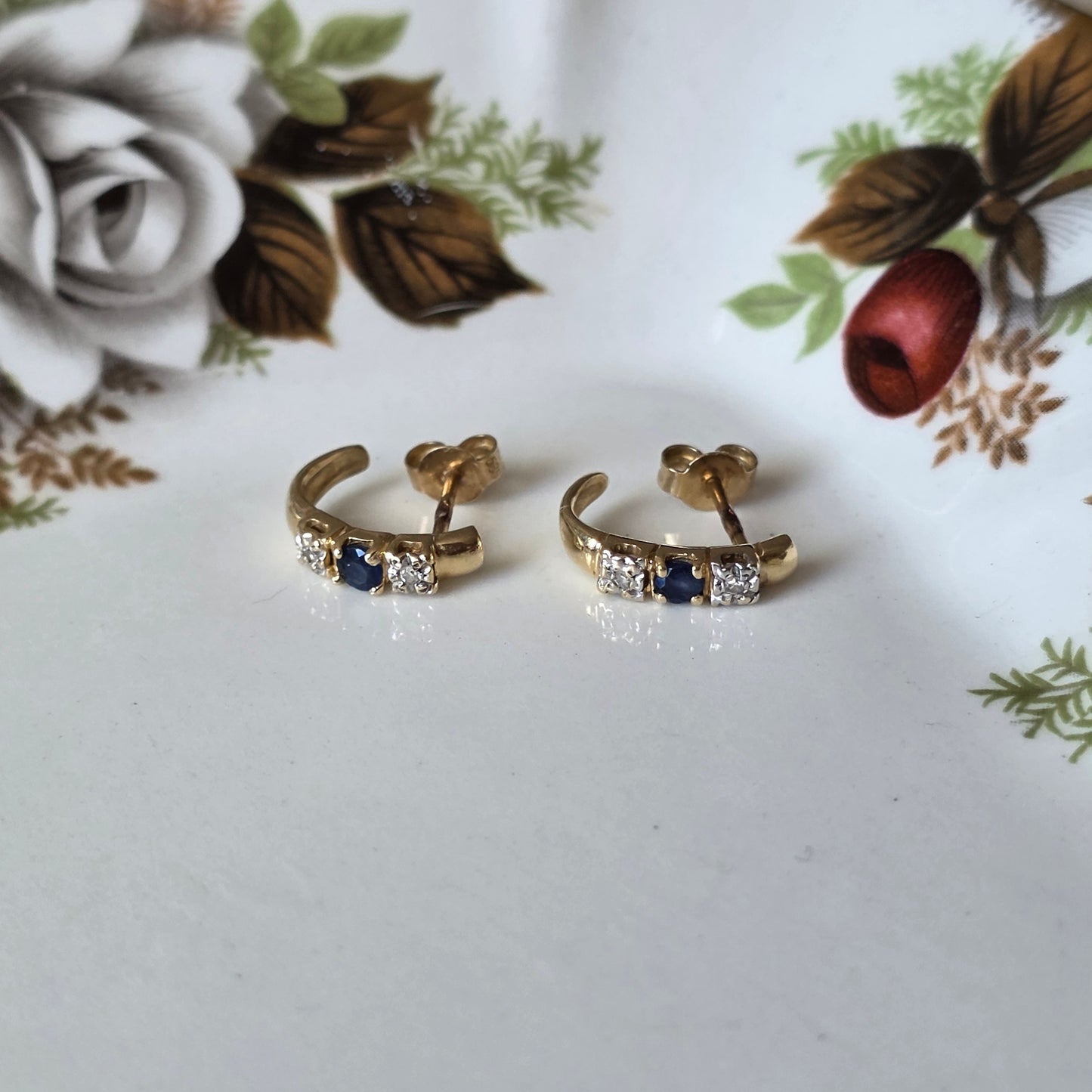 Vintage 14k gouden oorstekers diamant en saffier