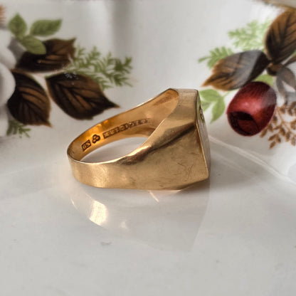 Vintage 18k gold signet ring white quartz