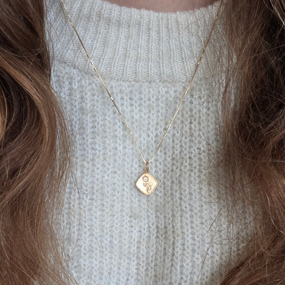 Vintage 18k gold daisy flower pendant