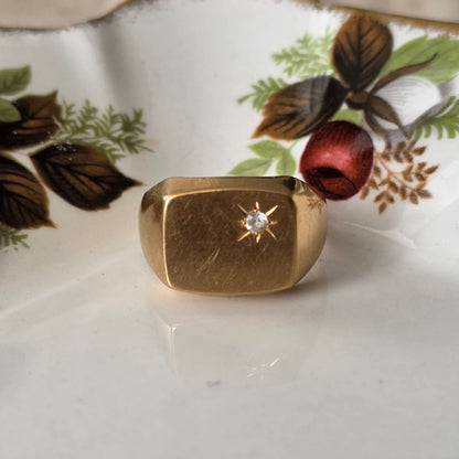 Vintage 18k gold signet ring white quartz