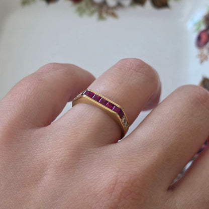 Vintage 18k gouden ring met robijn en diamant