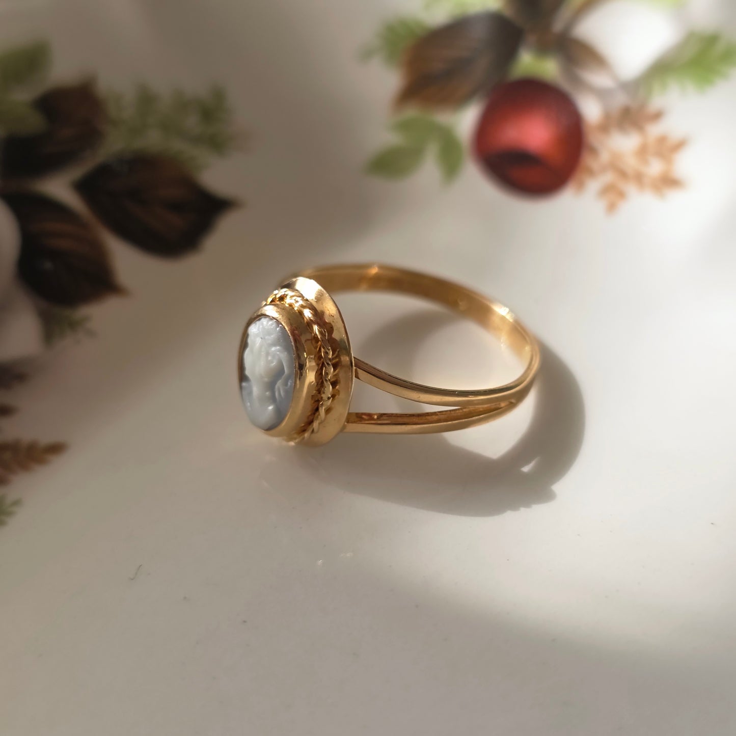 Vintage 18k ring met blauwe camee