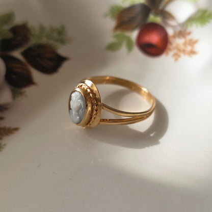 Vintage 18k ring met blauwe camee