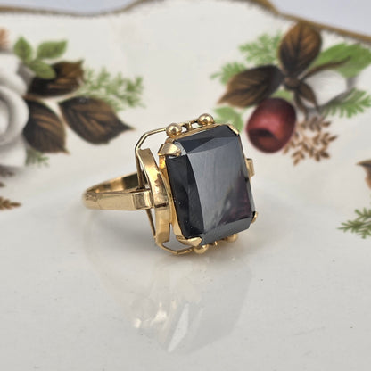 Vintage 14k gold ring with hematite