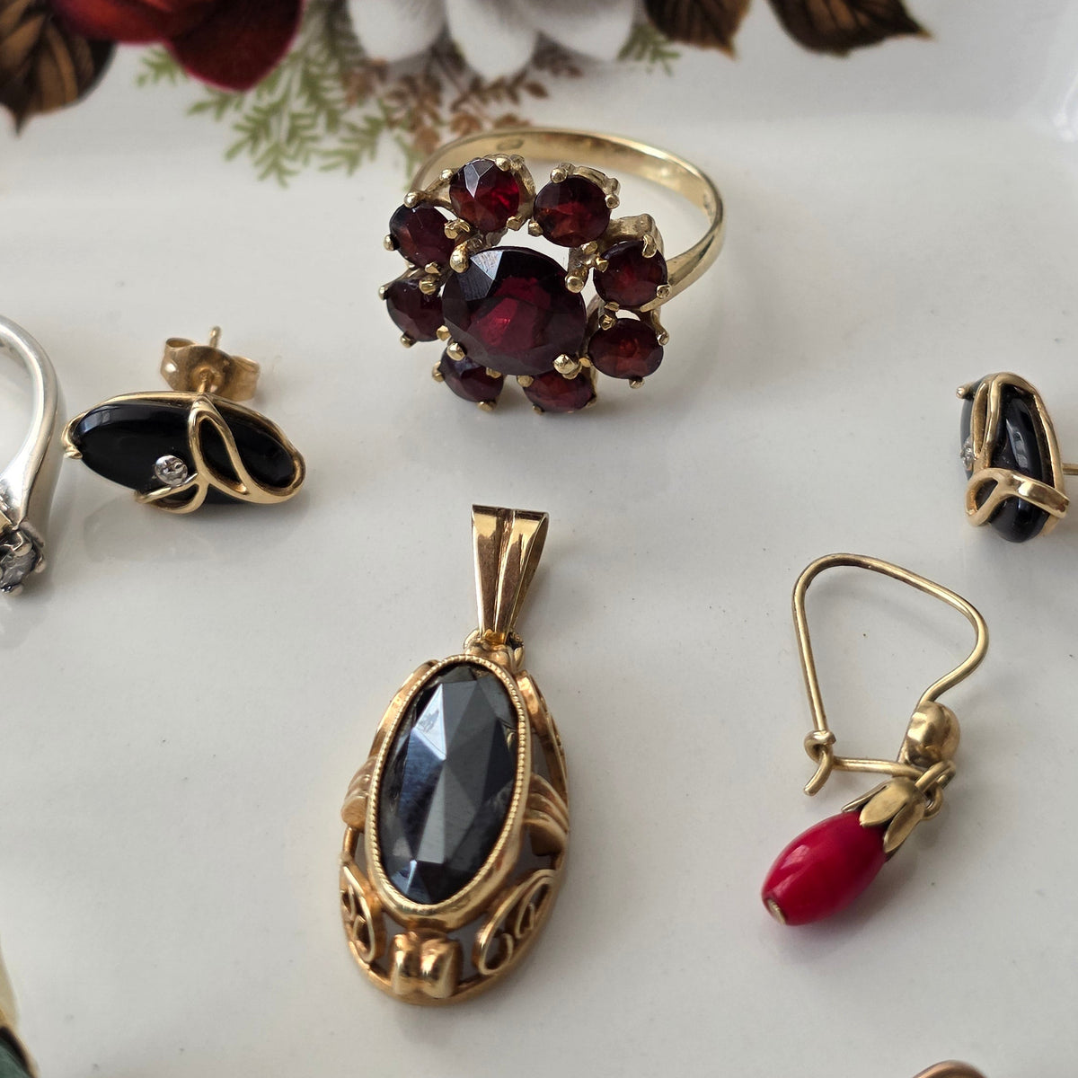 Vintage 14k gouden oorstekers met onyx en diamant