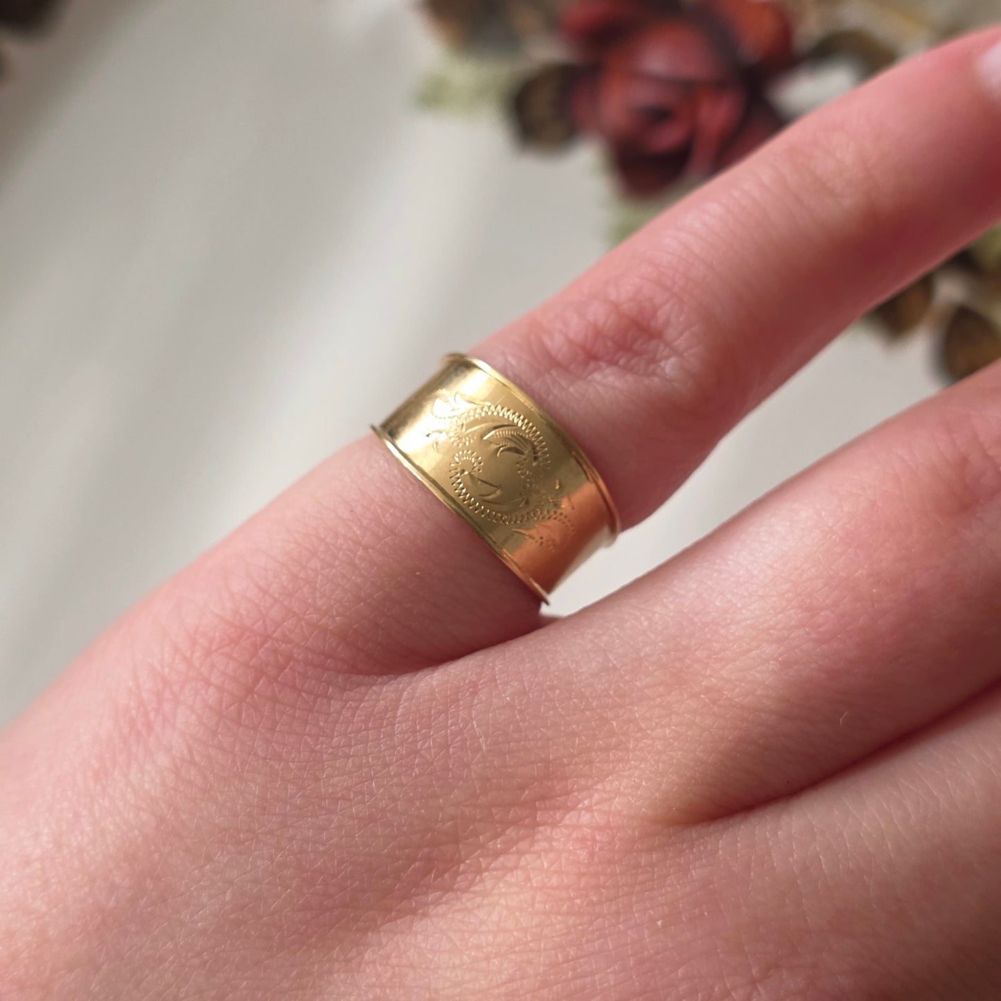 Vintage 18k ring met gravure