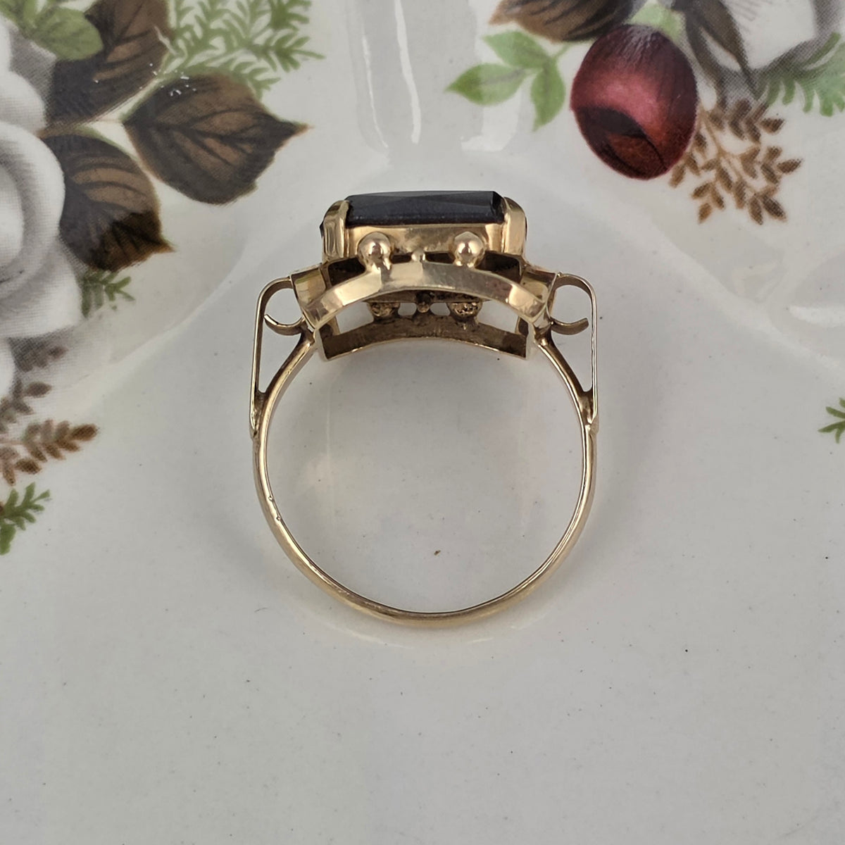 Vintage 14k gold ring with hematite
