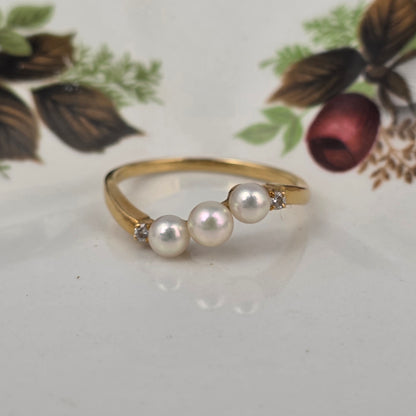 Vintage 18k gold ring with pearls and diamonds