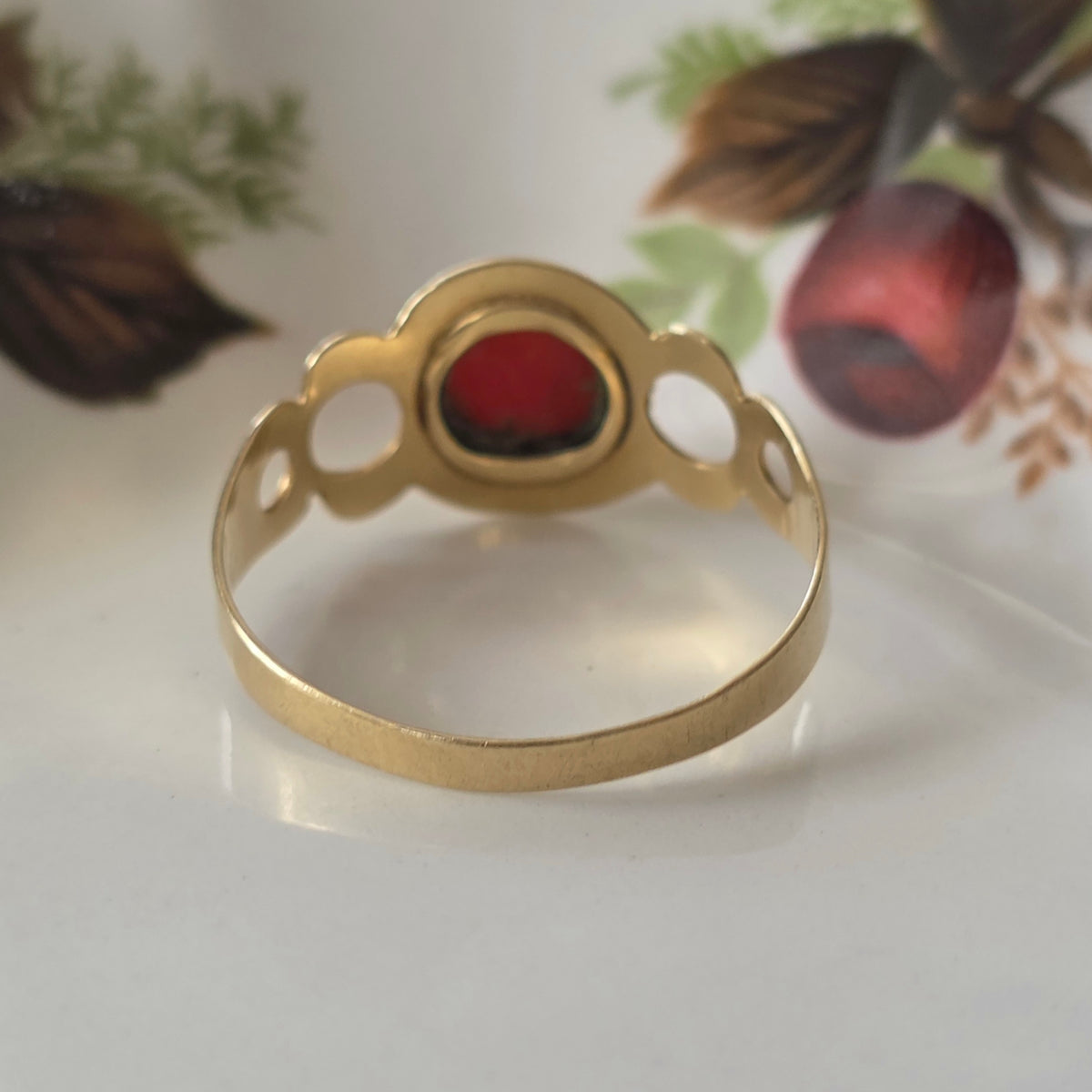 Vintage 14k gouden ring met bloedkoraal