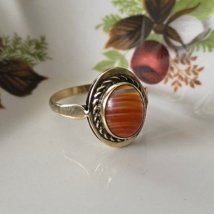 Vintage 8k ring with banded agate