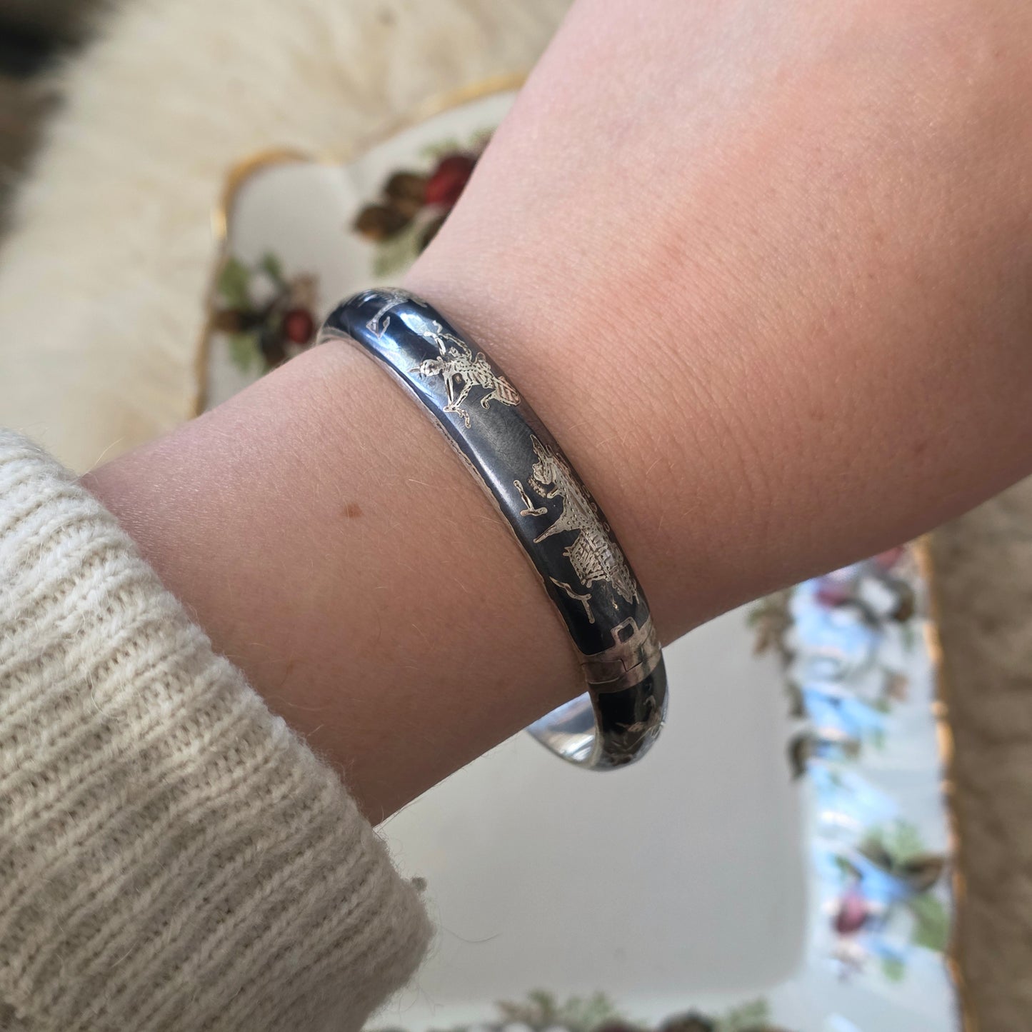 Vintage silver bangle black enamel Thai