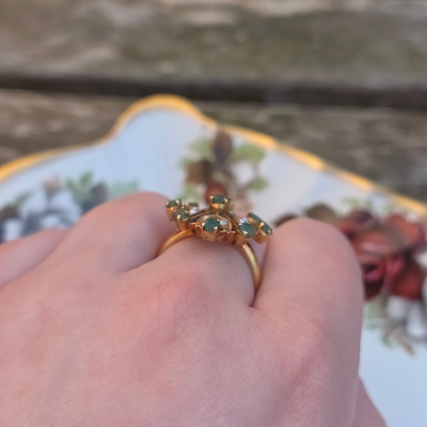 Antieke 21.6k gouden ring met smaragd en zaadparel
