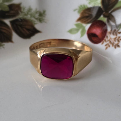 Vintage 18k gouden zegelring met robijn