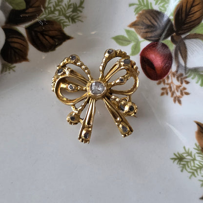 Antieke 14k gouden strik broche met roosdiamanten