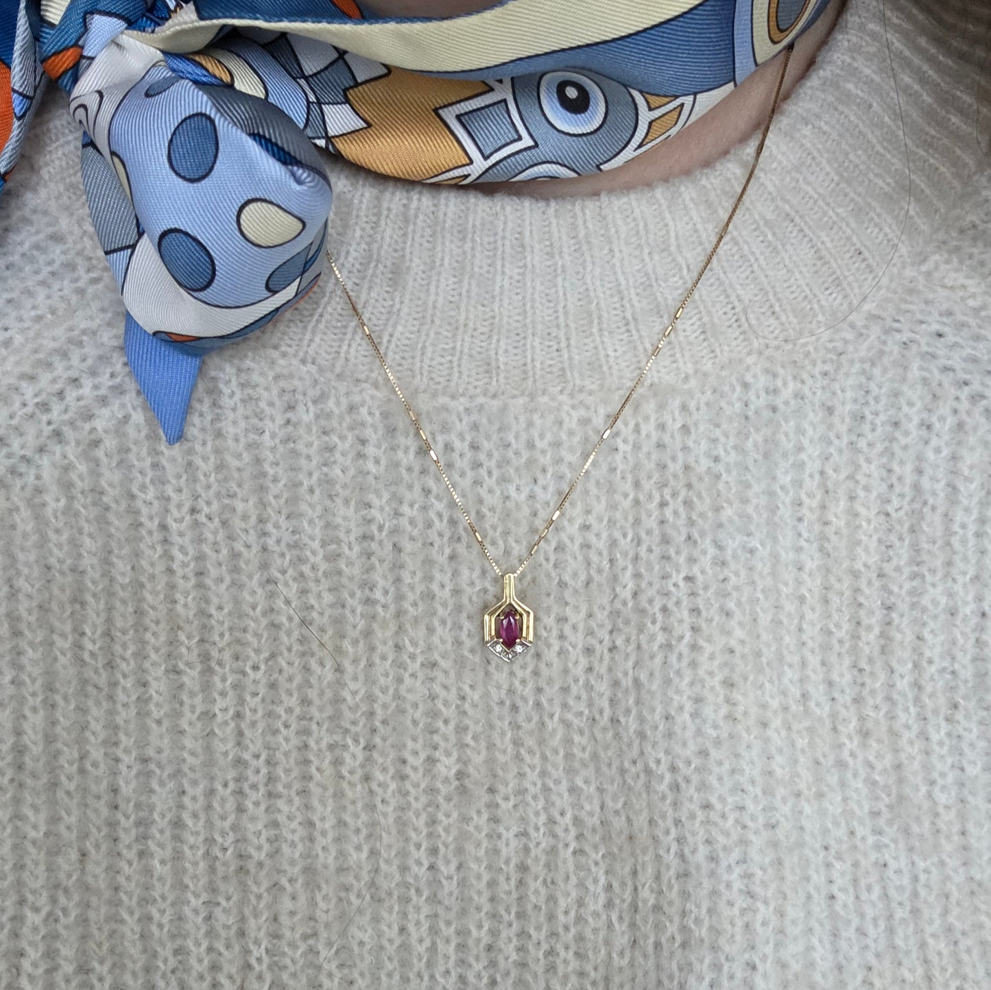 Vintage 14k gouden hangertje diamant en robijn
