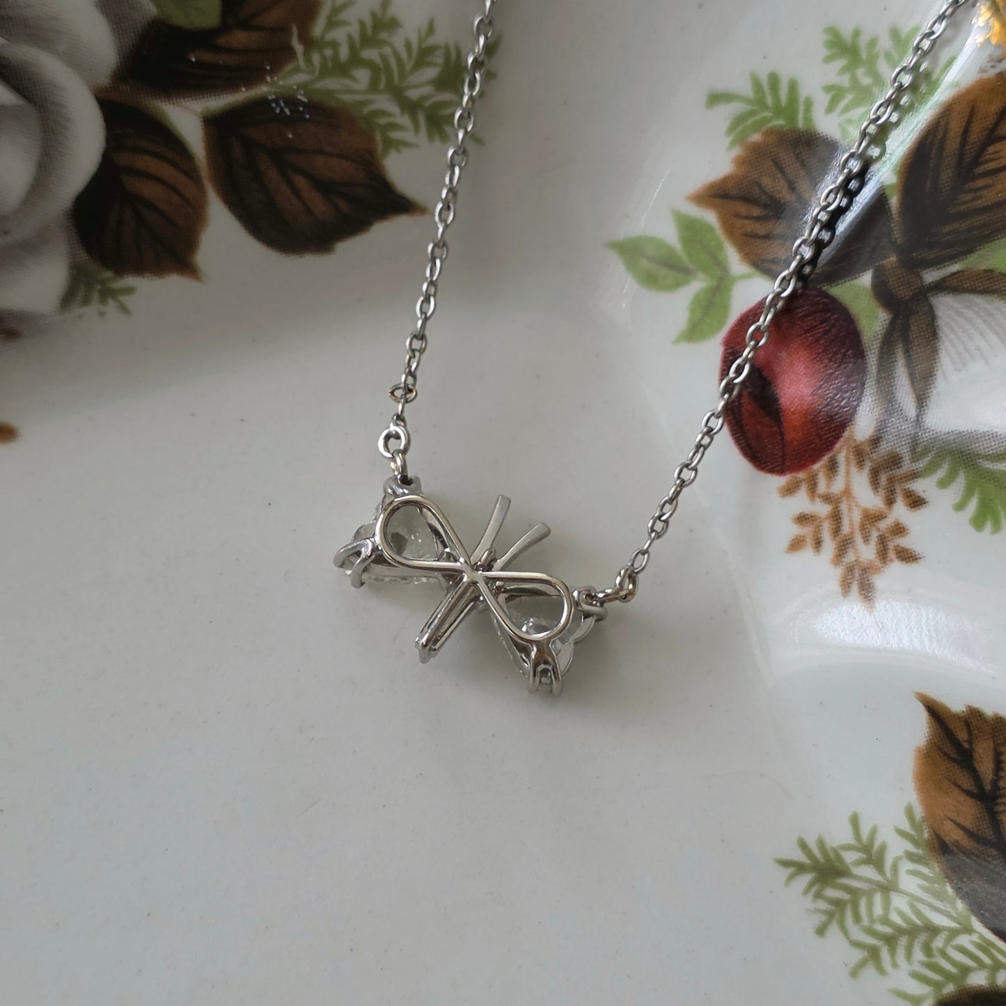 Vintage 18k witgouden ketting met diamanten vlinder ca. 1ct