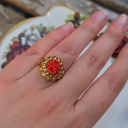 Vintage 14k gouden ring met gesneden bloedkoraal bloemen