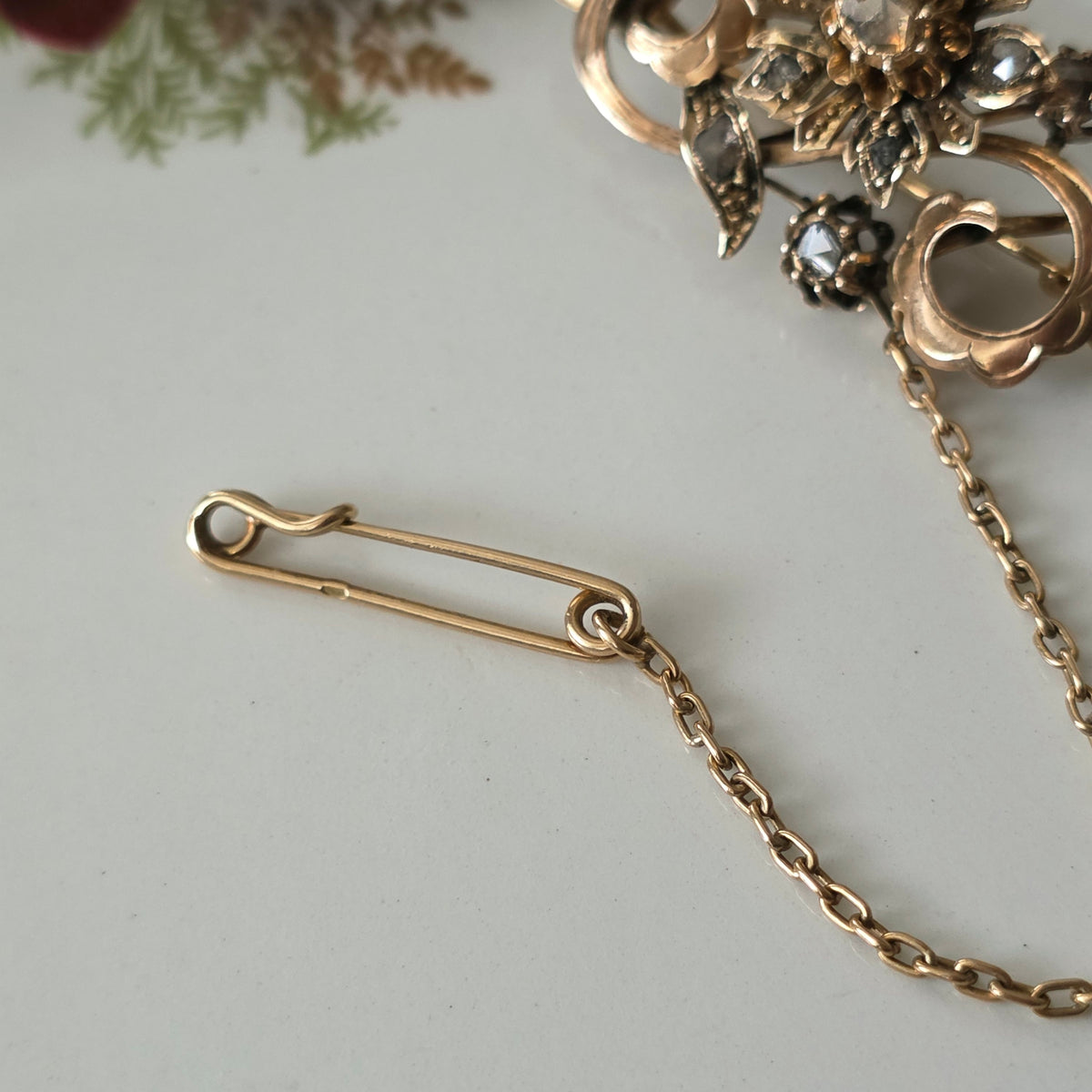 Antieke 14k gouden roosdiamant broche bloemtak