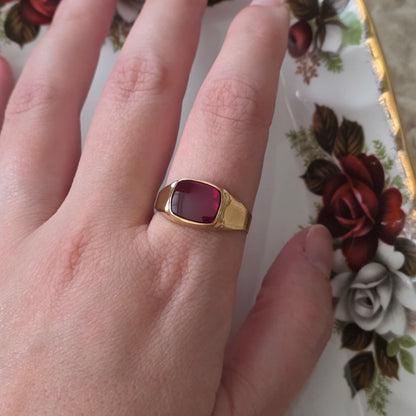 Vintage 18k gouden zegelring met robijn