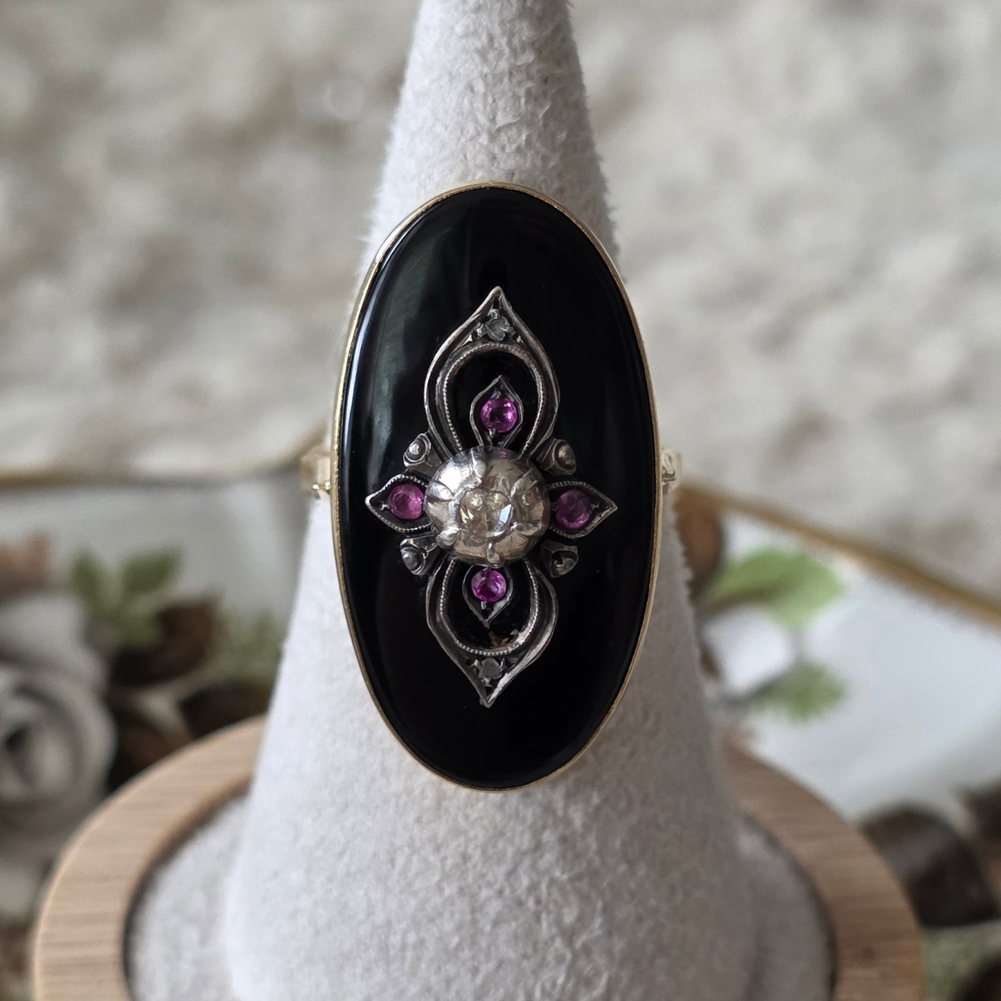 Antieke 14k gouden ring met onyx, robijnen en roosdiamant