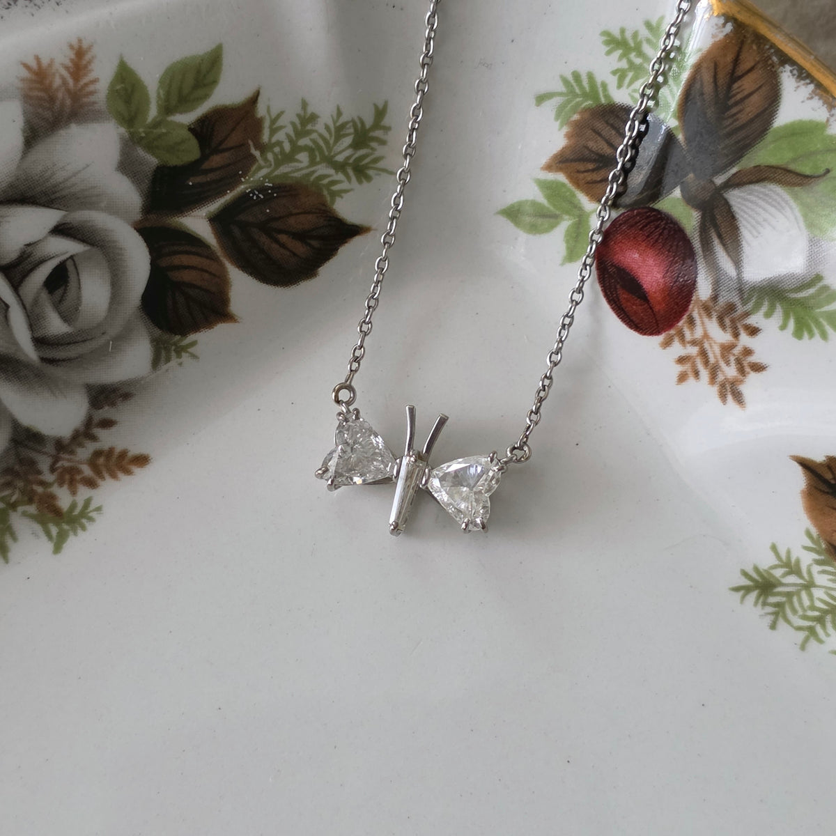 Vintage 18k witgouden ketting met diamanten vlinder ca. 1ct