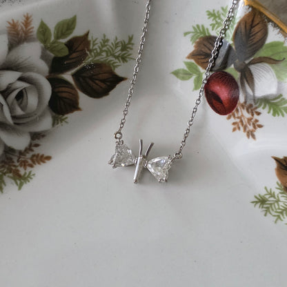 Vintage 18k witgouden ketting met diamanten vlinder ca. 1ct