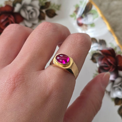 Vintage 18k gouden zegelring met robijn