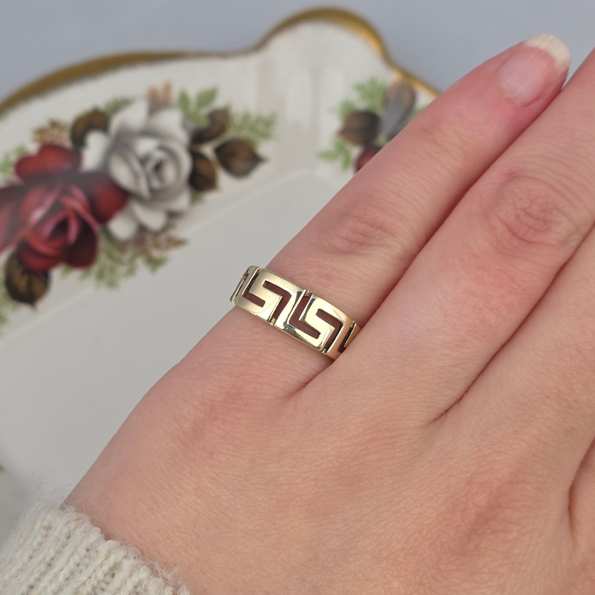 Vintage 14k gold meander ring