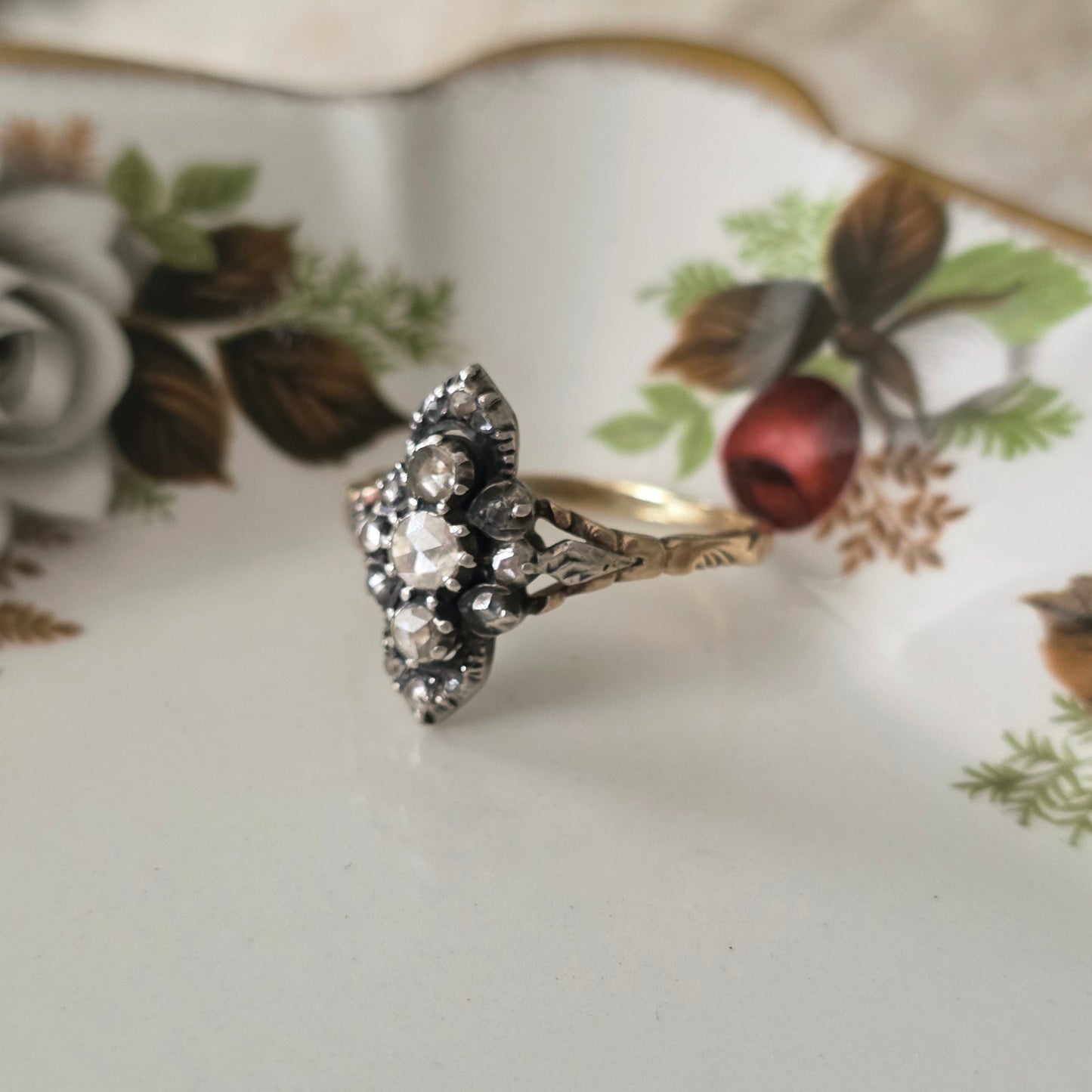 Antieke 14k gouden en zilver ring roosdiamant navette