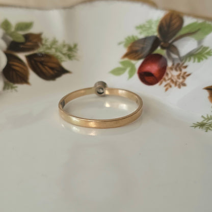 Vintage 14k gold ring with 0.05ct diamond