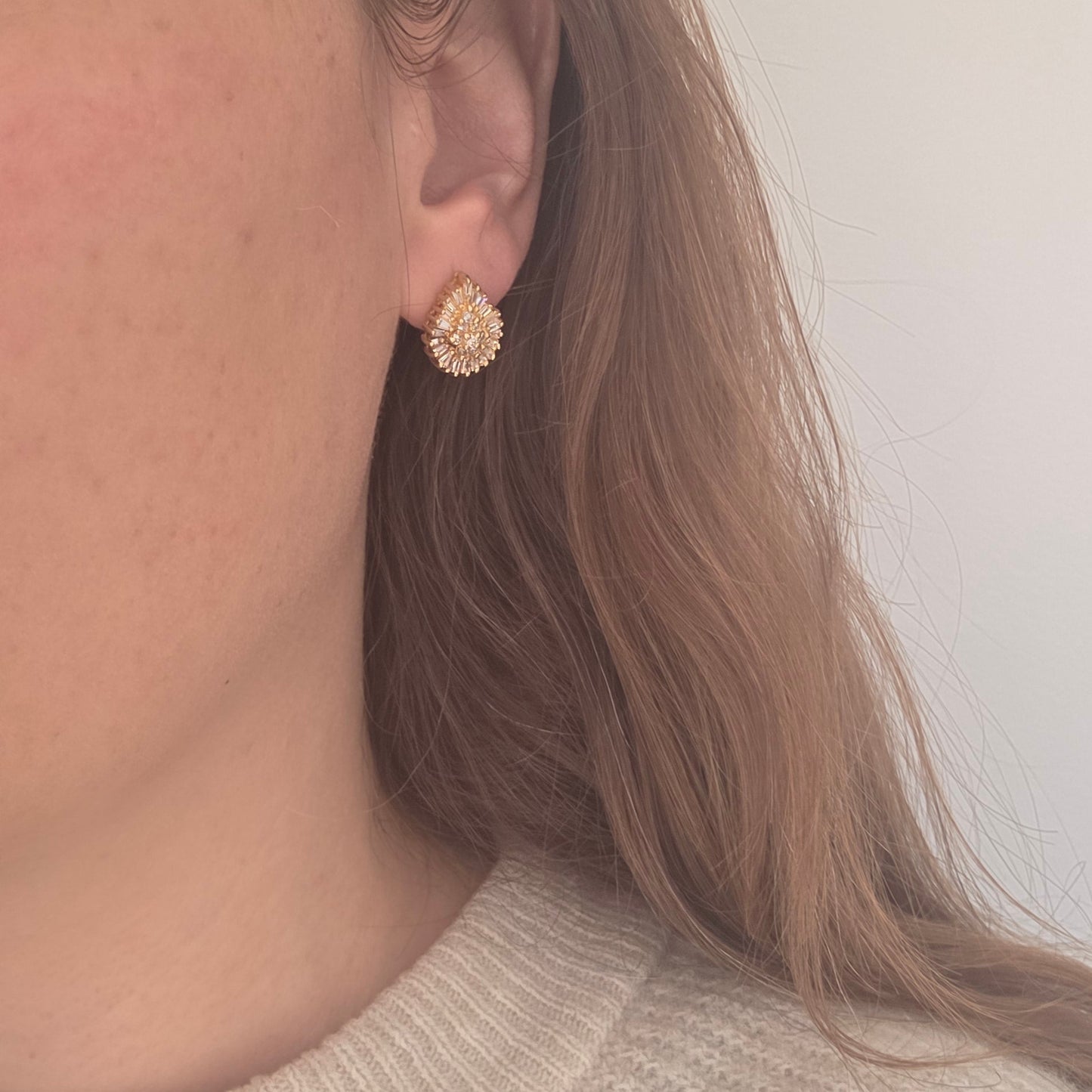 Vintage 14k gold diamond stud earrings pear