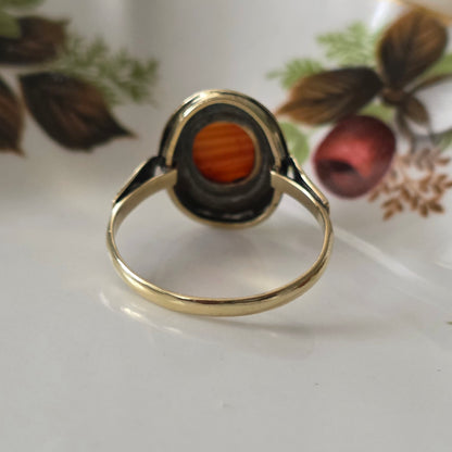 Vintage 8k ring with banded agate