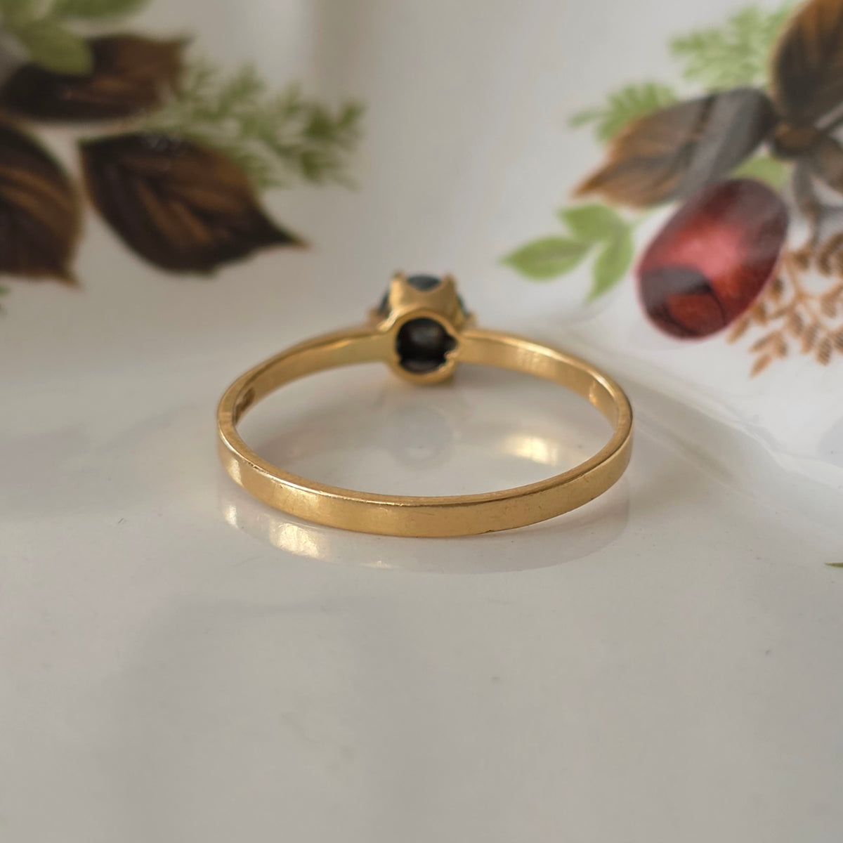 Vintage 18k gold hematite ring