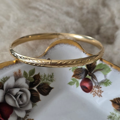 Vintage 18k gouden bangle armband met gravures