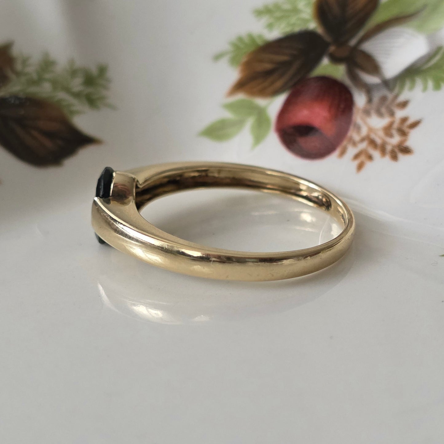 Vintage 9k ring with green tourmaline