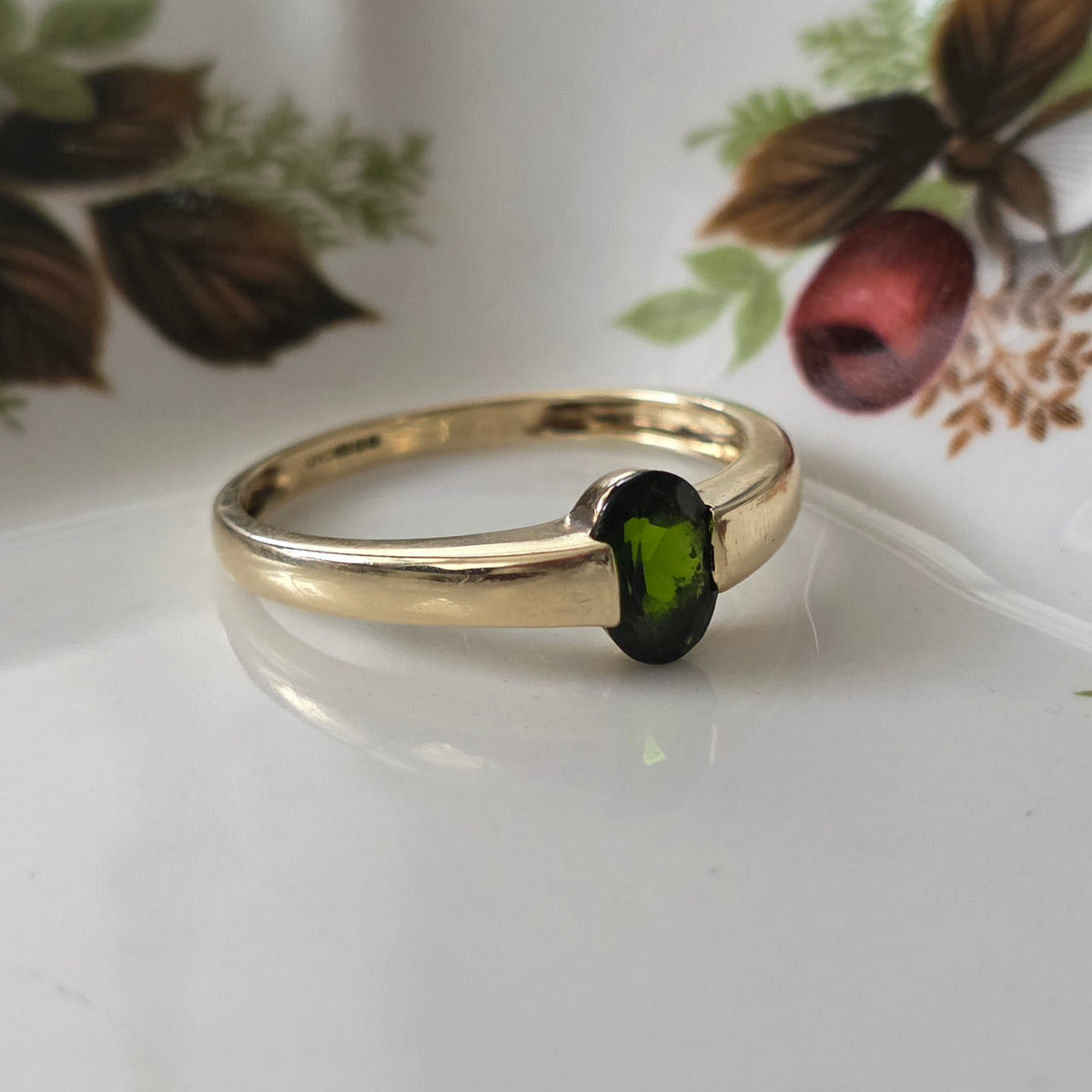 Vintage 9k ring with green tourmaline