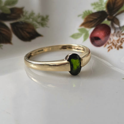 Vintage 9k ring with green tourmaline